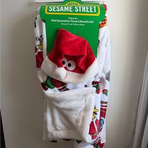 RARE Sesame Street Christmas Throw with hat
** SAME DAY Shipping **